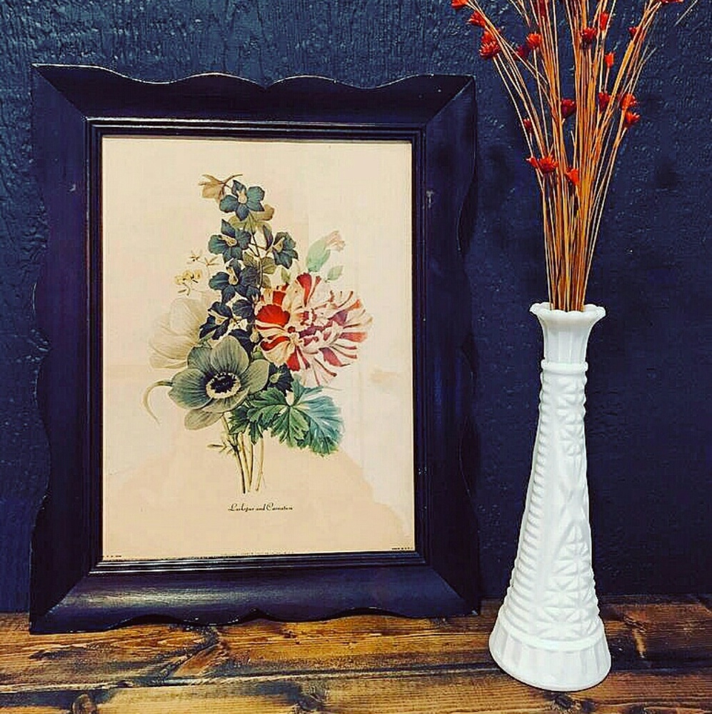 5 Beautiful Vintage Milk glass bud vase